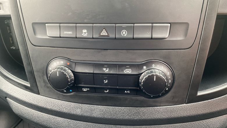 Mercedes-Benz Vito L2 Diesel Rwd 116CDI Premium Crew Van 9G-Tronic